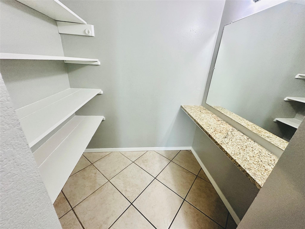 601 W 11th St - Photo 15