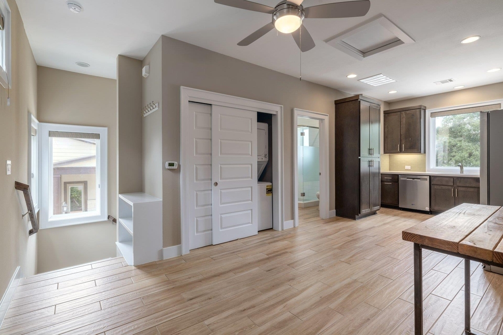 701 Josephine St - Photo 3