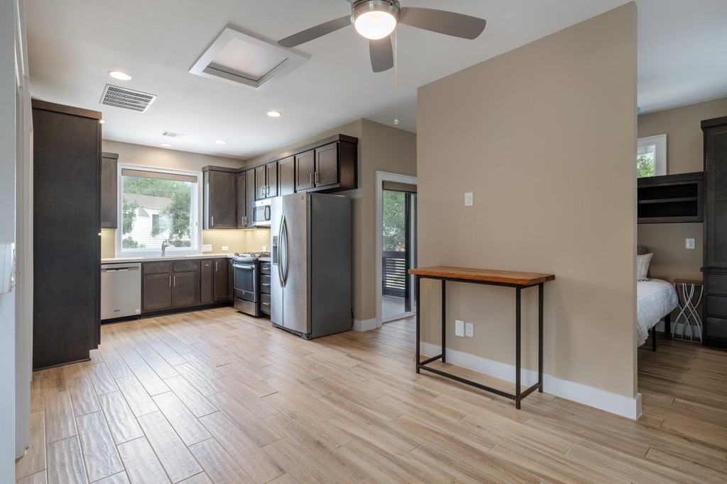 701 Josephine St - Photo 2