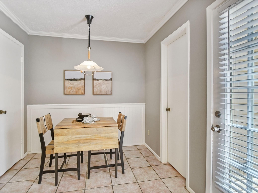 8400 Jamestown Dr - Photo 4