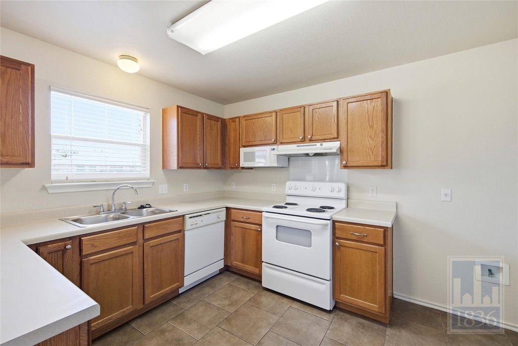 226 Wegstrom St - Photo 1