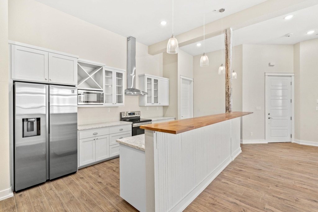 104 E 2nd St - Photo 10