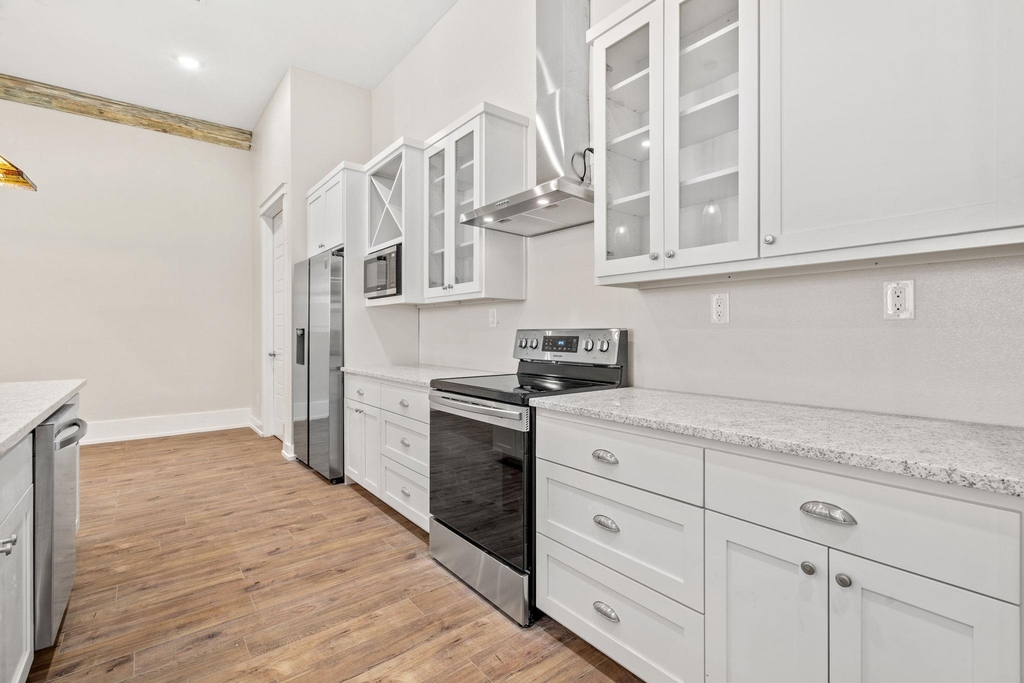 104 E 2nd St - Photo 15