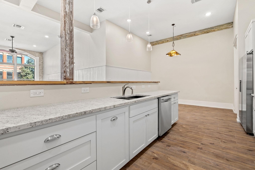 104 E 2nd St - Photo 14