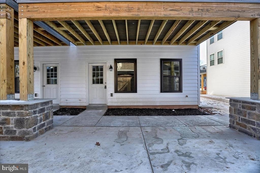 118 High Pointe Drive - Photo 0