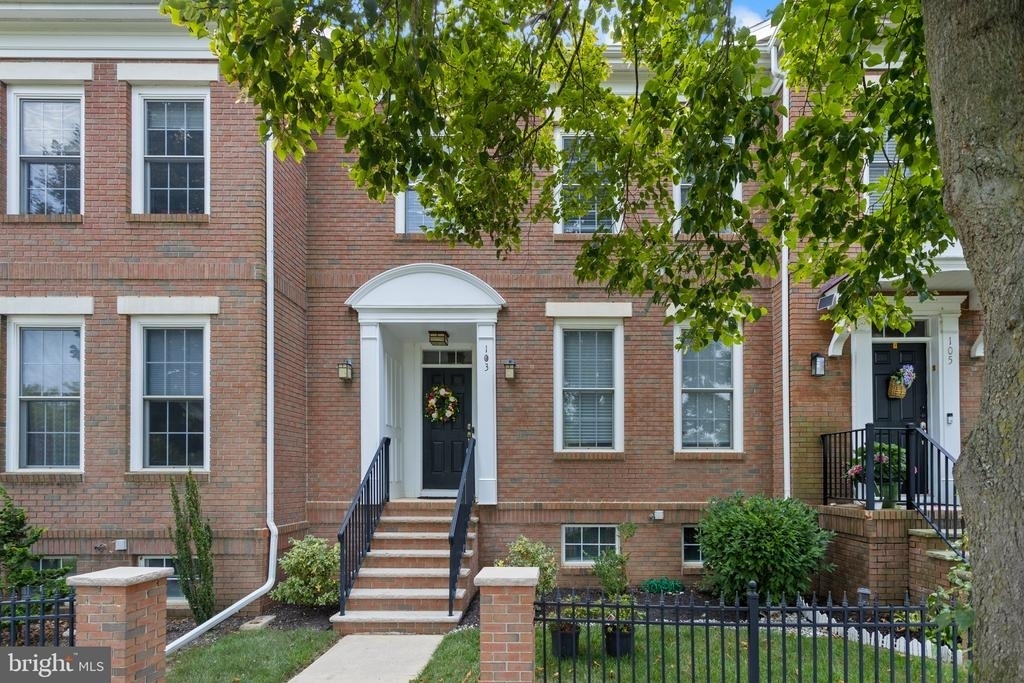 103 Ely Crescent - Photo 1
