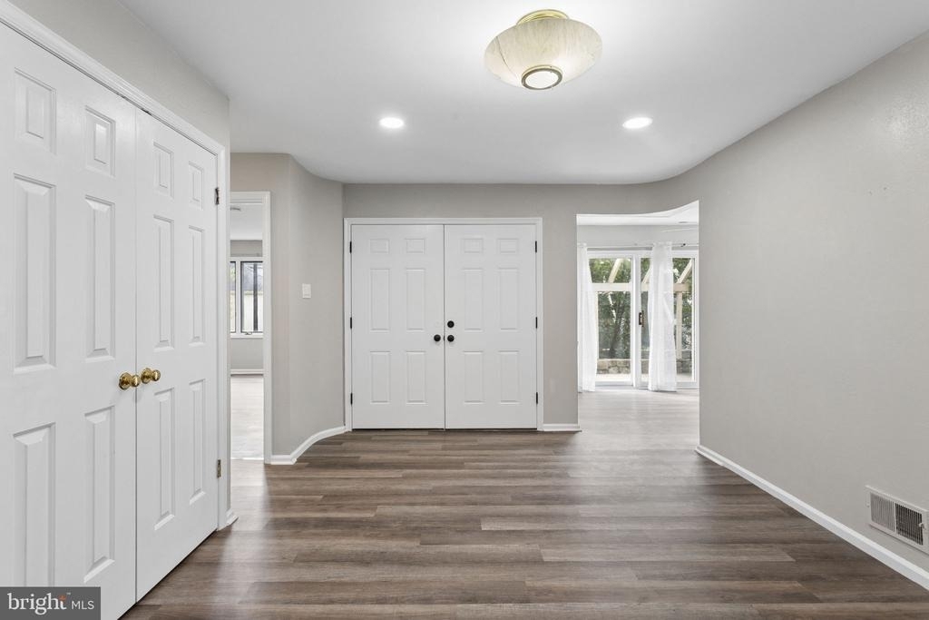 932 Chanticleer Drive - Photo 2
