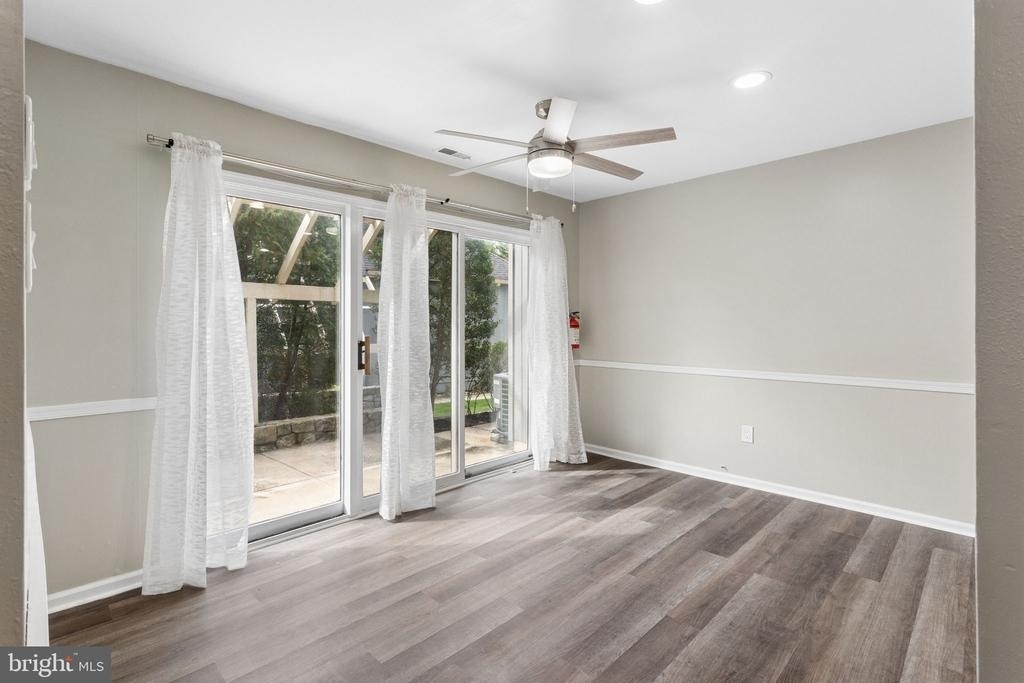 932 Chanticleer Drive - Photo 3
