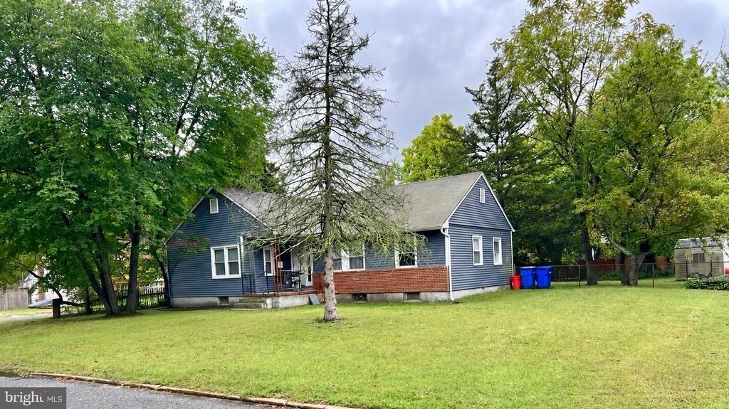 401 Maple Street - Photo 0