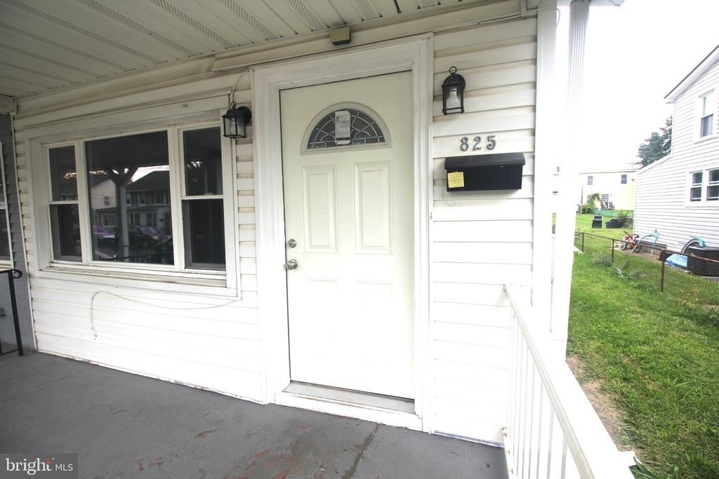 825 W 2nd Street W - Photo 2