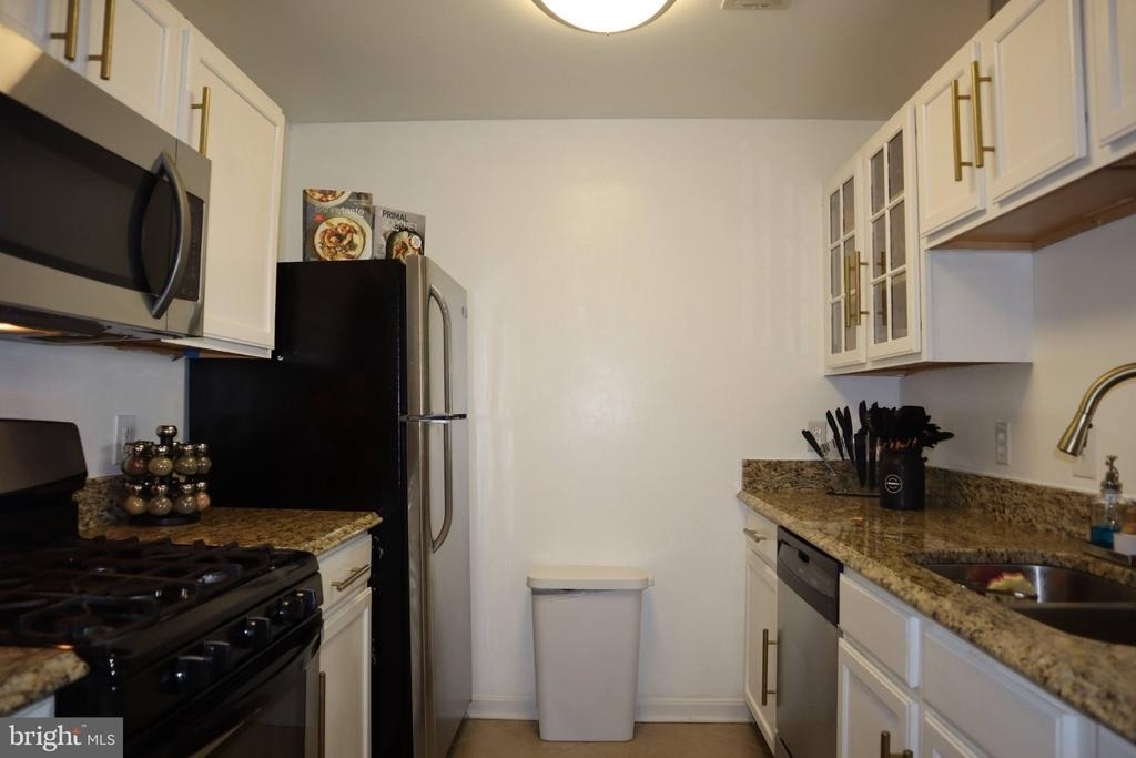 6610 Lake Park Drive - Photo 4