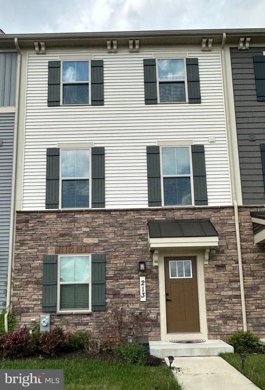 213 Lyons Creek Drive - Photo 0