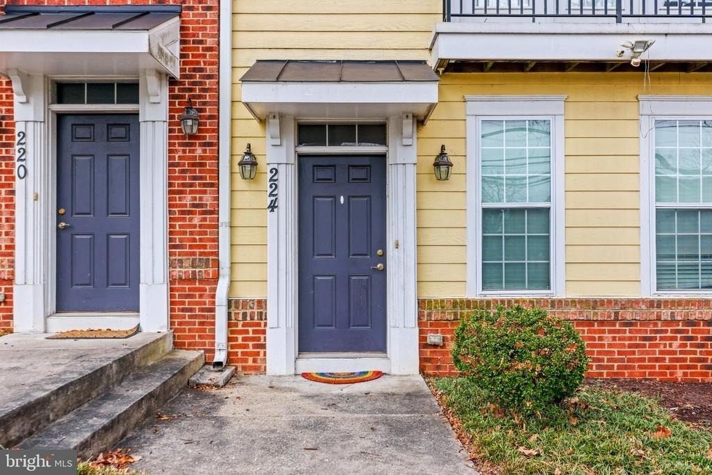 224 N Summit Avenue - Photo 1