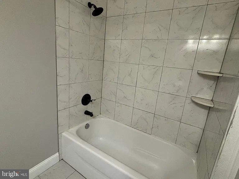 9940 Naylor Avenue - Photo 12