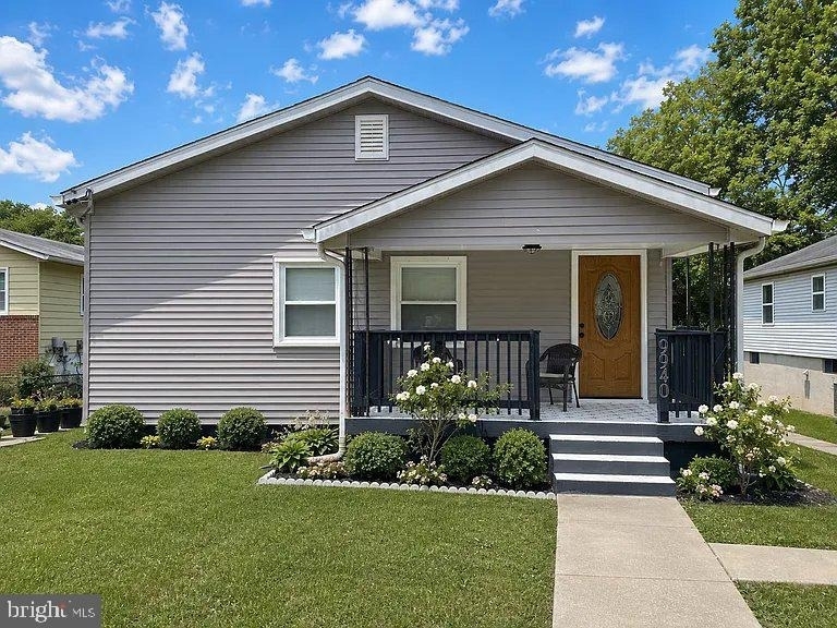 9940 Naylor Avenue - Photo 0