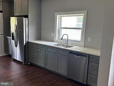 9940 Naylor Avenue - Photo 2