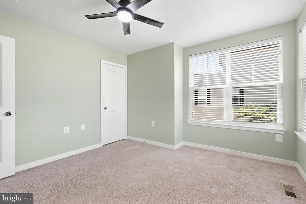1474 Trafalgar Lane - Photo 26
