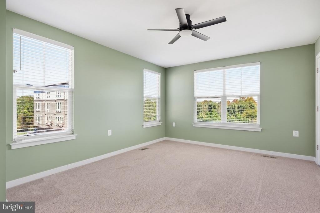 1474 Trafalgar Lane - Photo 27