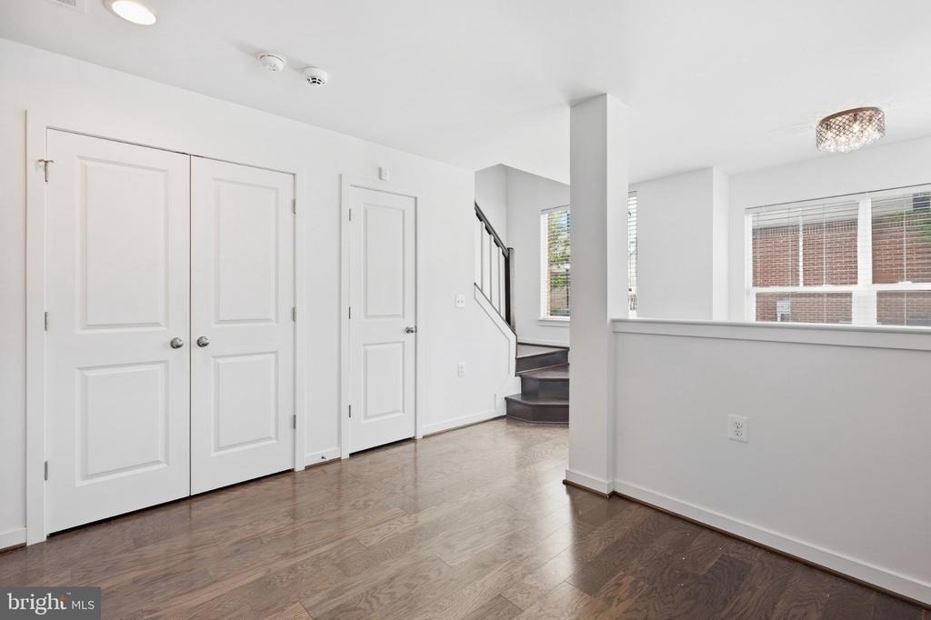 1474 Trafalgar Lane - Photo 15