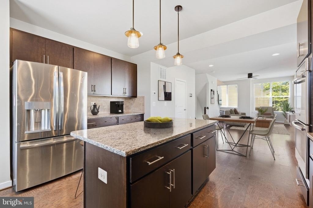 1474 Trafalgar Lane - Photo 4