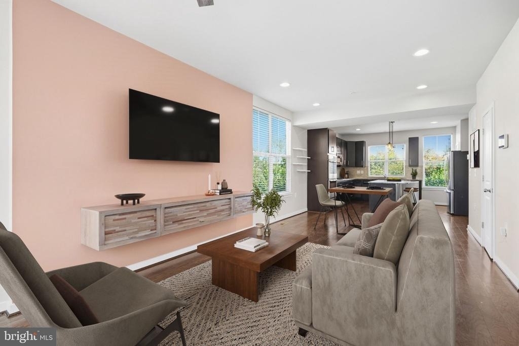 1474 Trafalgar Lane - Photo 5