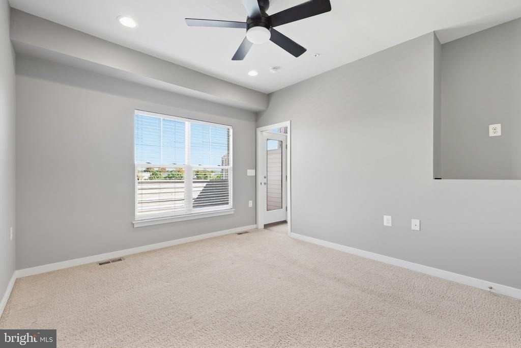 1474 Trafalgar Lane - Photo 16