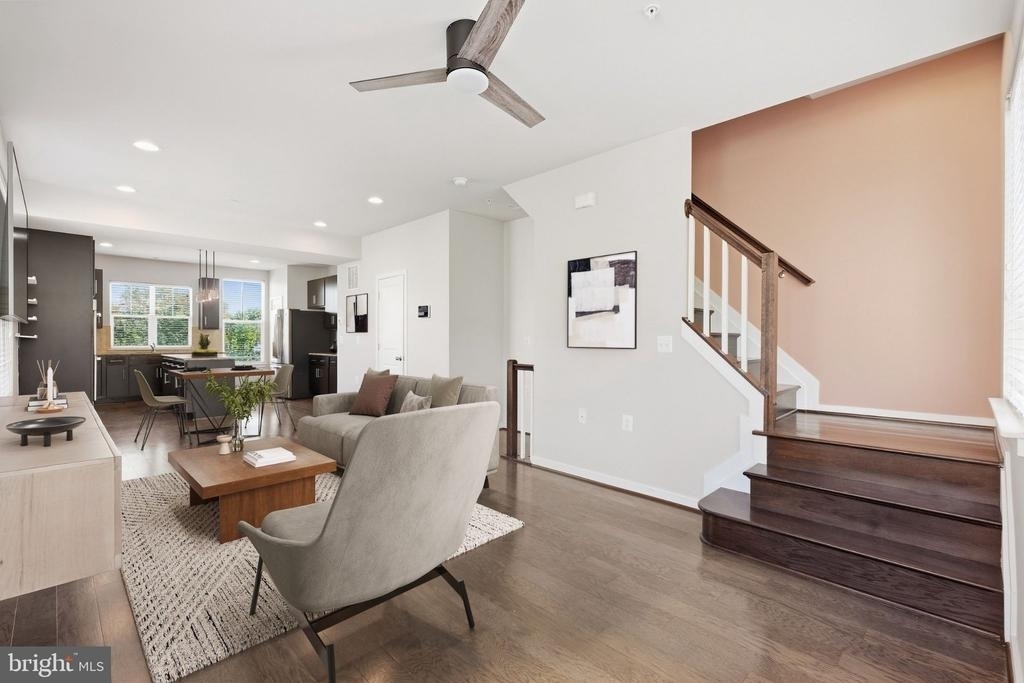 1474 Trafalgar Lane - Photo 8