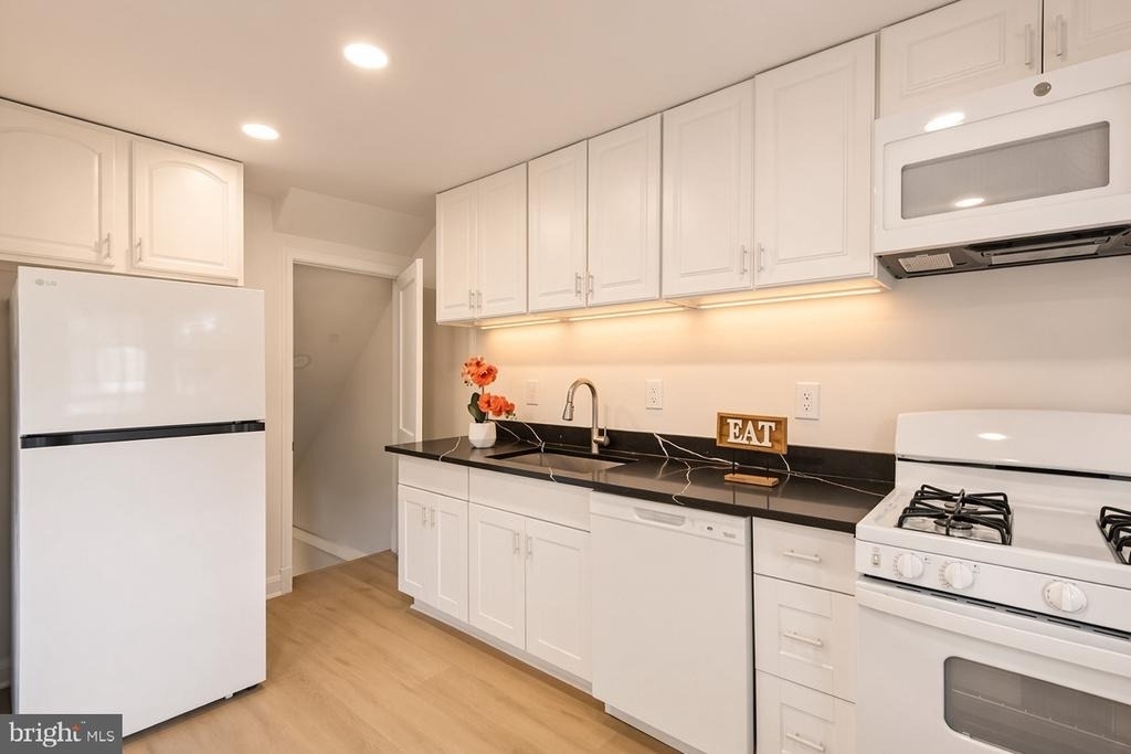 1403 Dartmouth Avenue - Photo 10