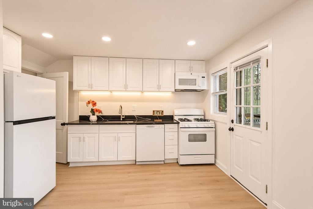 1403 Dartmouth Avenue - Photo 9