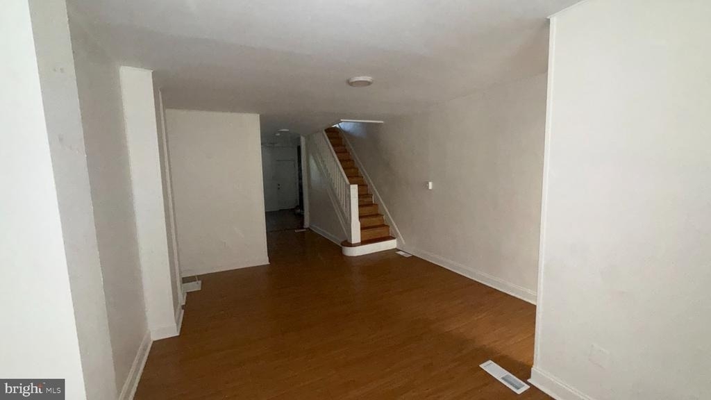 2313 Lauretta Avenue - Photo 2