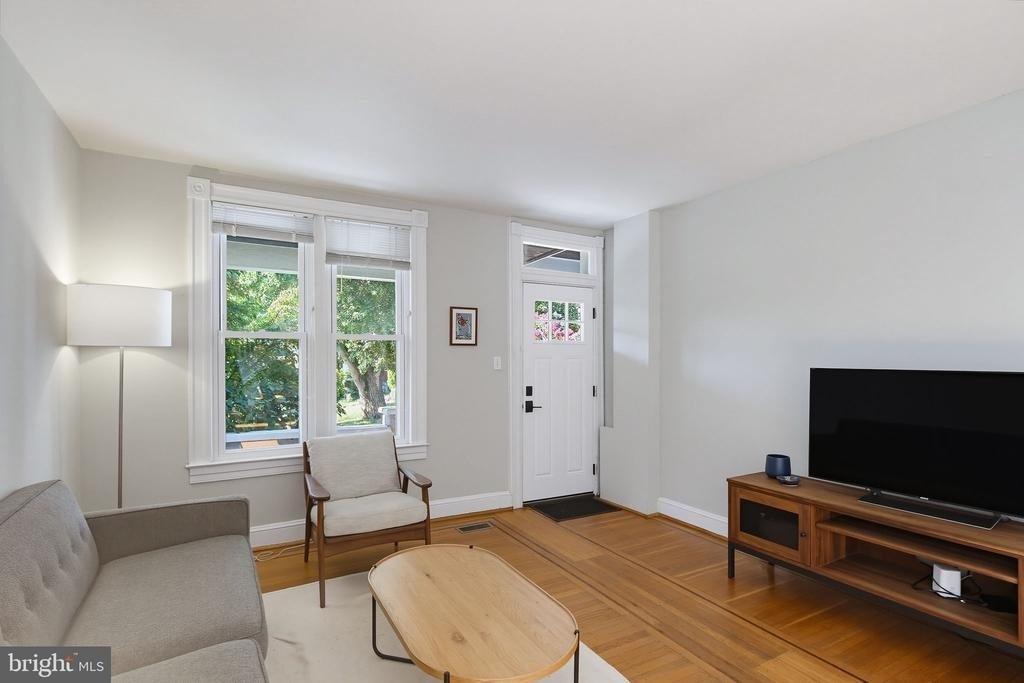600 W 36th Street - Photo 3