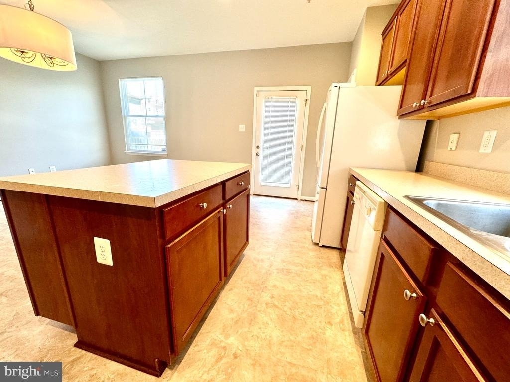 2062 Clipper Park Road - Photo 14