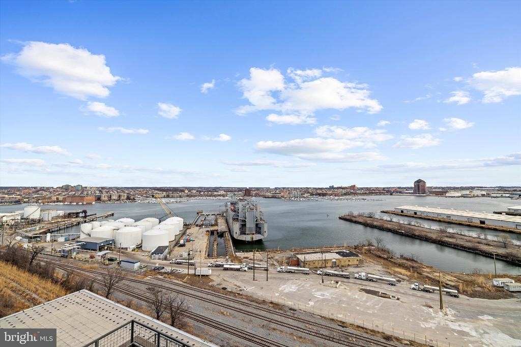 1200 Steuart Street - Photo 33