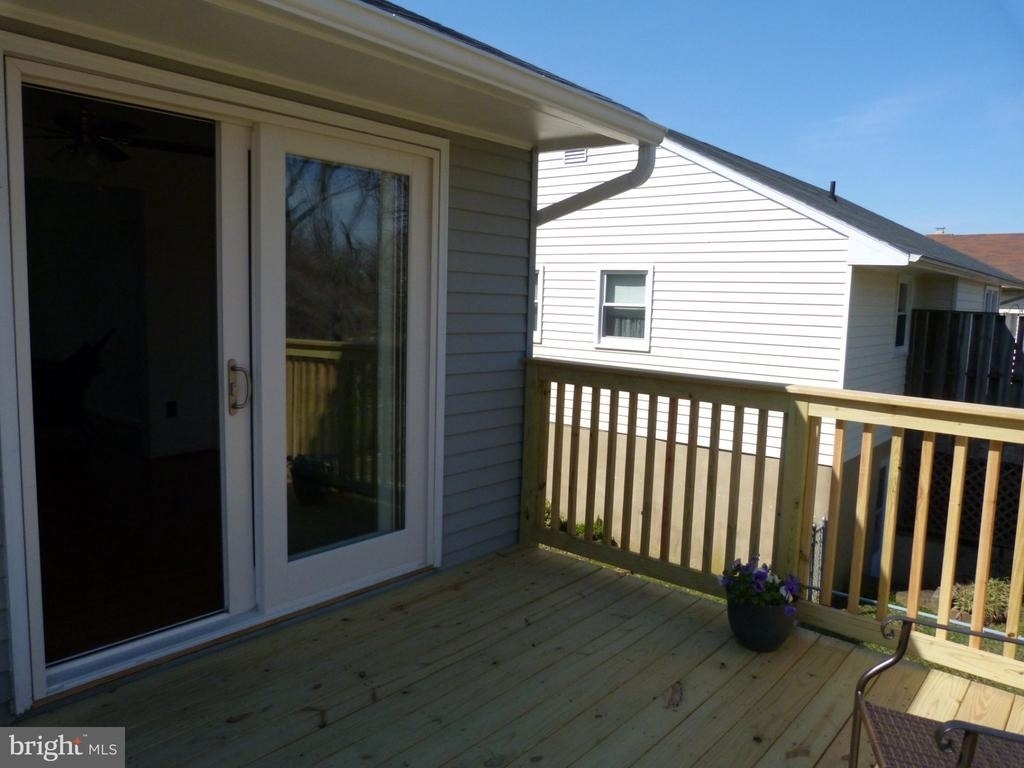 1009 Kensington Way - Photo 0