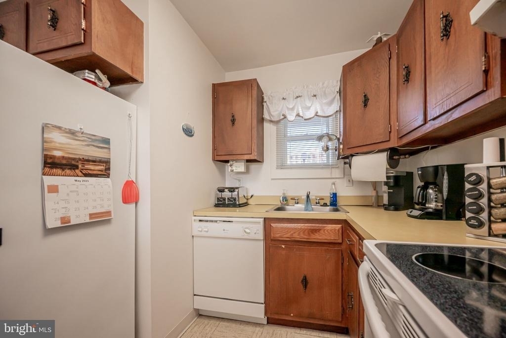 1 Virginia Avenue - Photo 3