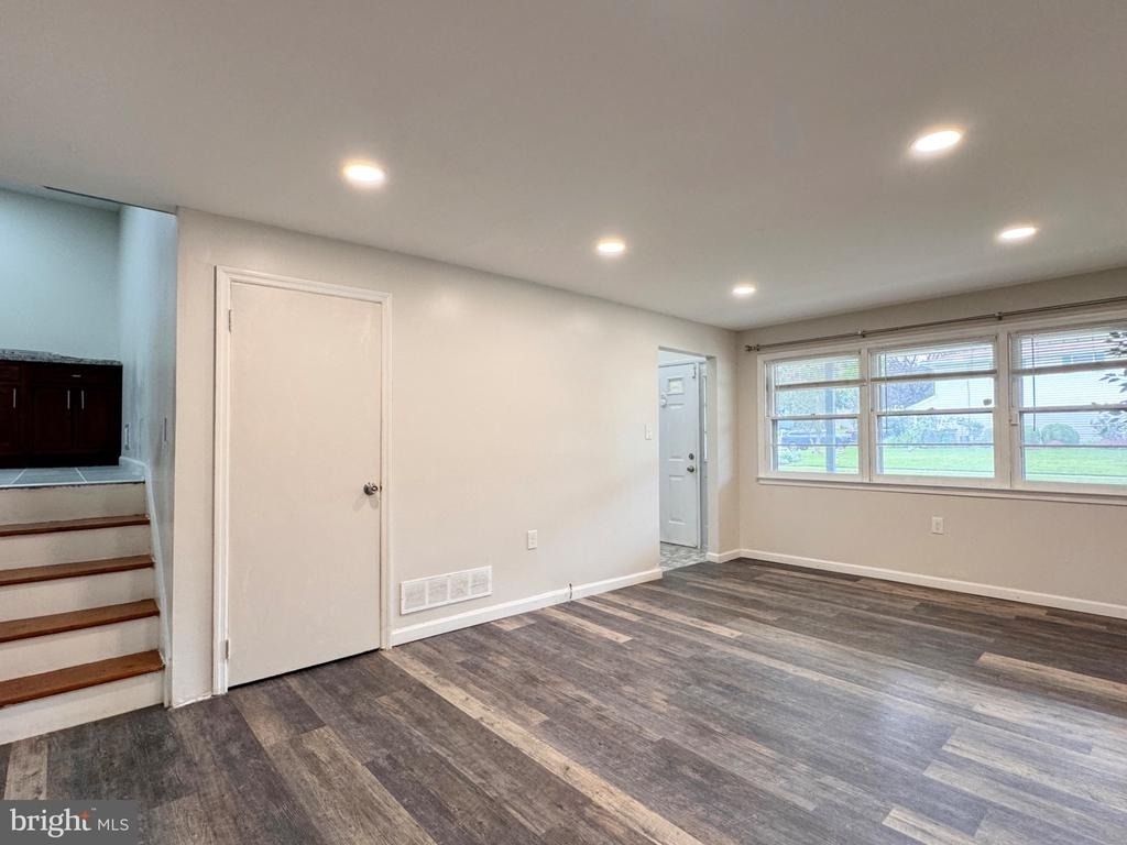 820 Leeds Lane - Photo 10