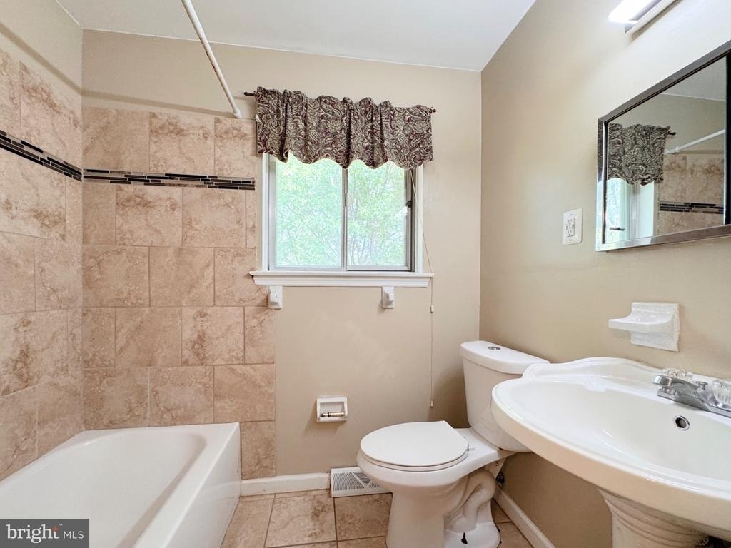 820 Leeds Lane - Photo 30