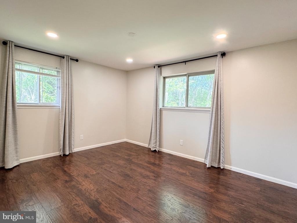 820 Leeds Lane - Photo 33