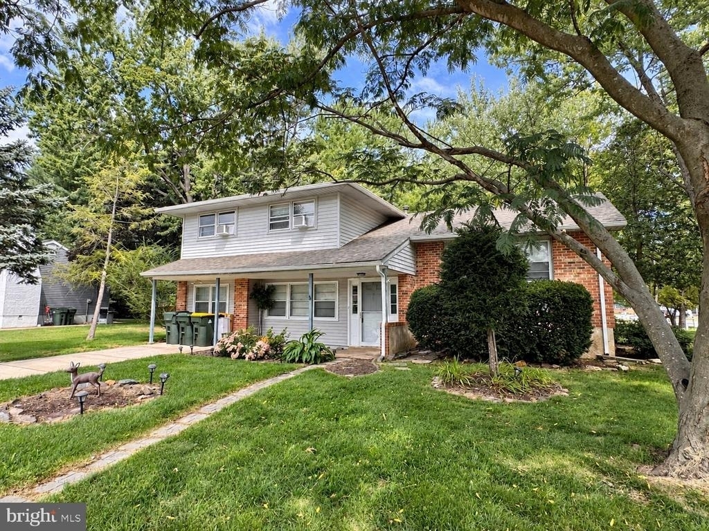 820 Leeds Lane - Photo 1