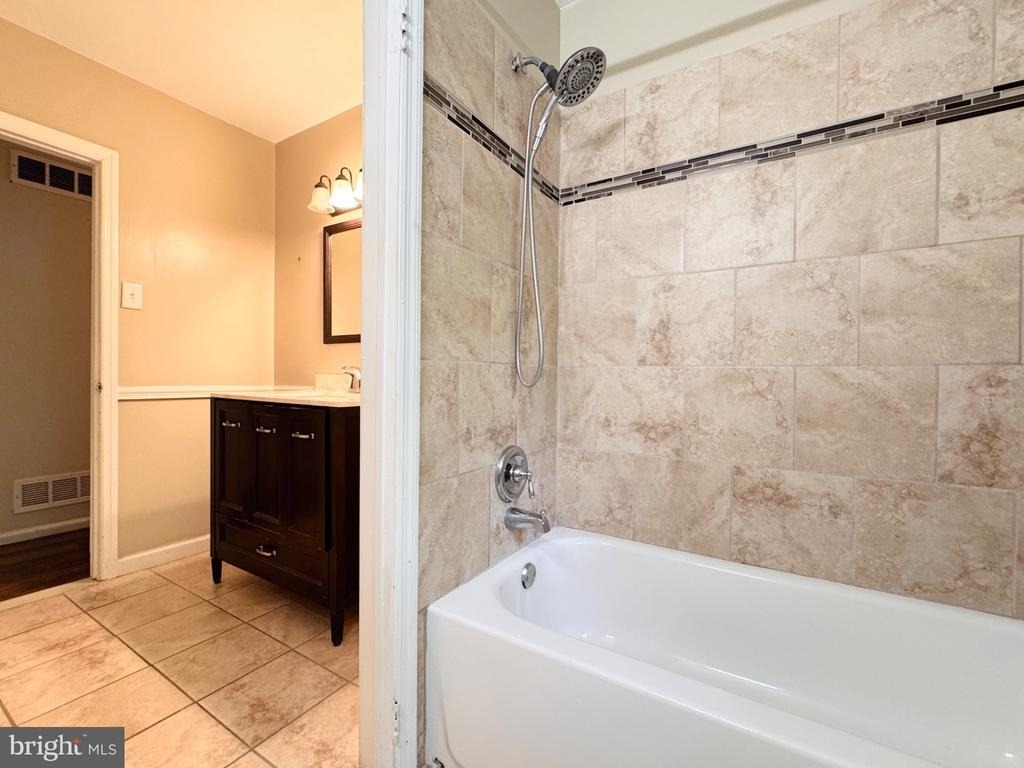 820 Leeds Lane - Photo 32