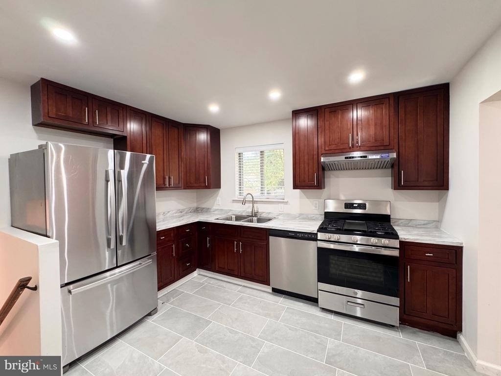 820 Leeds Lane - Photo 20