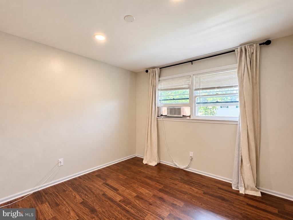 820 Leeds Lane - Photo 39