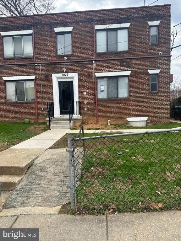 5027 H Street Se - Photo 3