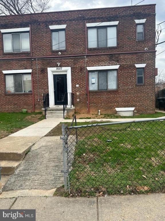 5027 H Street Se - Photo 3