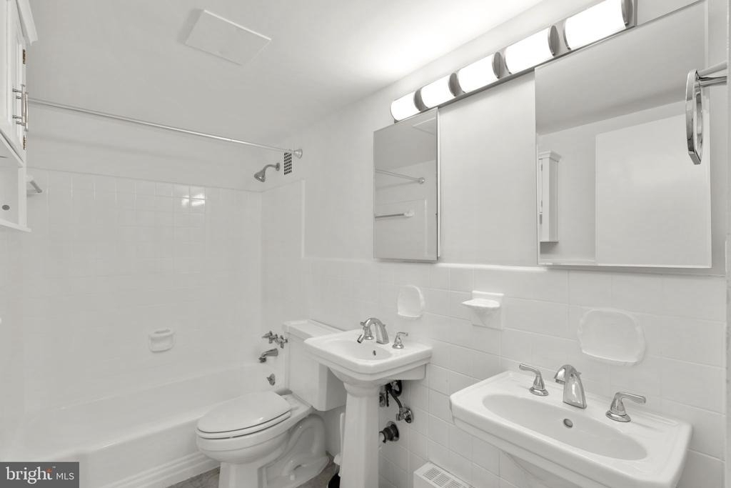 4201 Cathedral Avenue Nw - Photo 18