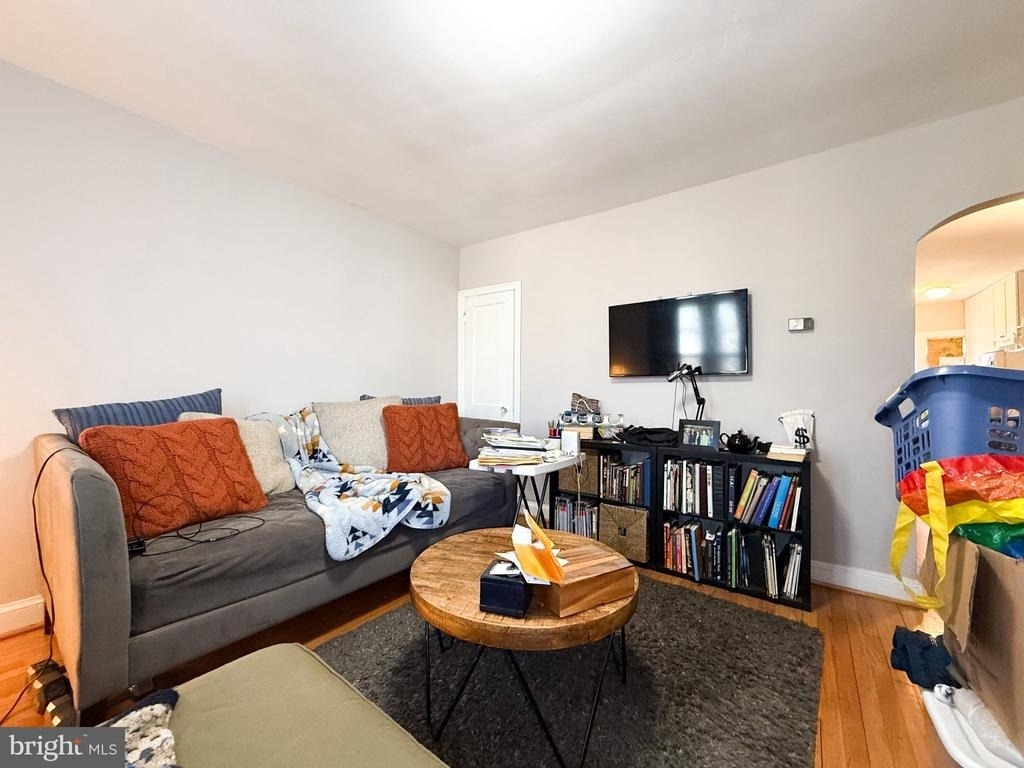 4032 7th Street Ne - Photo 3