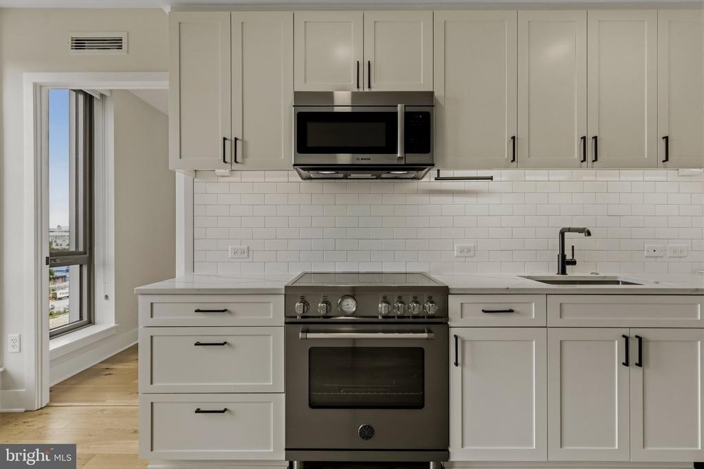 1211 Van Street Se - Photo 7