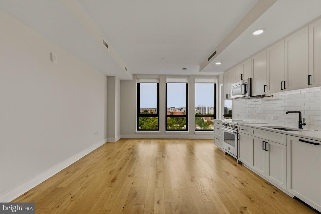 1211 Van Street Se - Photo 3