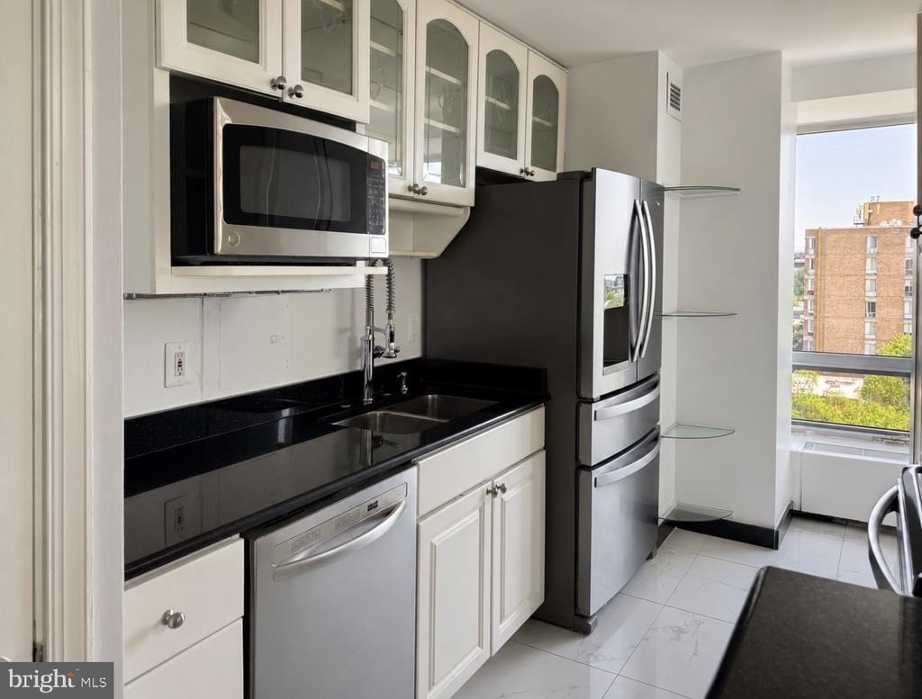 1435 4th Street Sw - Photo 2