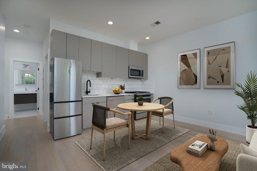 705 Irving Street Nw - Photo 2
